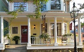 Almondy Inn Bed & Breakfast